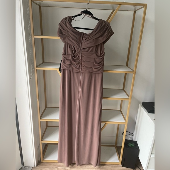 La Femme Ruched Jersey Column Gown in Cocoa, Size 18 - Picture 6 of 8